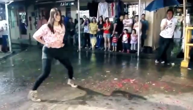 漂亮女大学生表演八极拳，这也太厉害了！