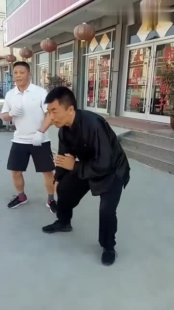 八卦掌传人，演示传武实战技巧，看身手一般人还真不能打得过