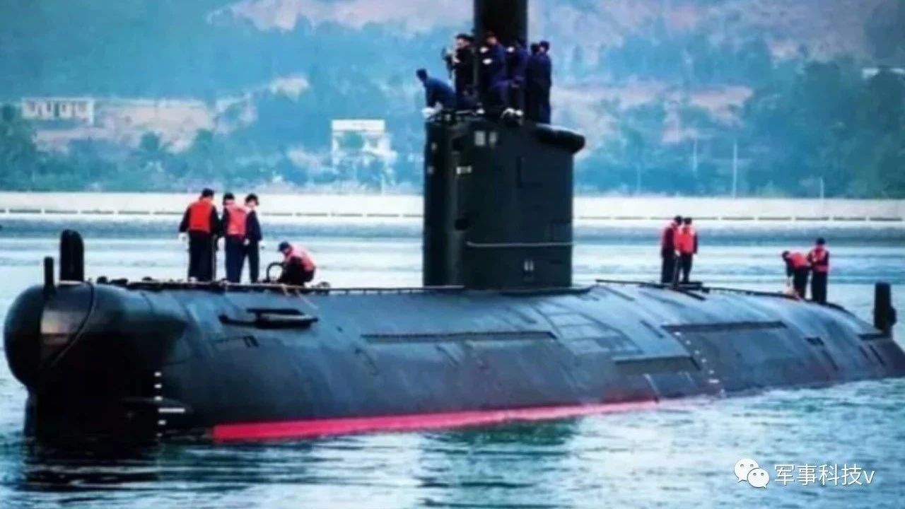美媒为何重提中国15年前潜艇事故？原因揭开，我潜艇又迎好消息