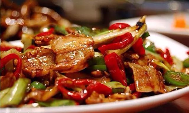 最受欢迎下饭辣椒炒肉做法|一锅米饭都不够吃