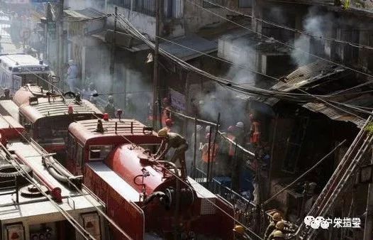 突发悲剧！致19人亡50人伤，市场发生大火，出动26辆消防车才将火势控制住