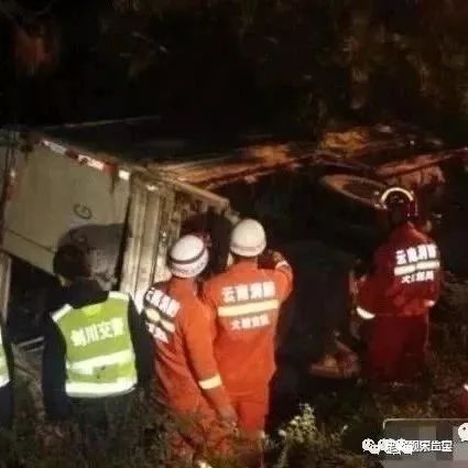 突发惨案！云南大理又发生严重车祸！位于剑川县，事故致小货车坠入悬崖！
