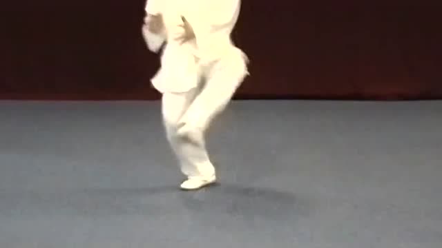 八卦掌的诀窍其实在于步伐,步伐精通掌法自成